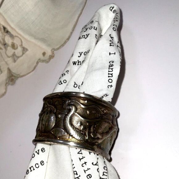Beautiful antique silver toned napkin ring dragon pattern not monogrammed - Picture 2 of 7
